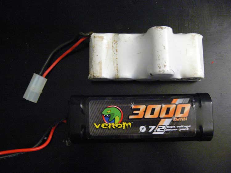 A 7.2V NiCad and NiMh battery side by side